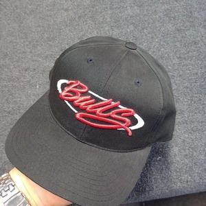 Vintage Chicago Bulls Hat Cap‎ Black Red Script Logo NBA Annco Pro Model 90s
